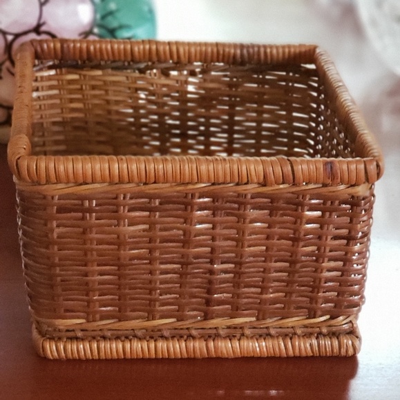 Cute little basket - Picture 1 of 2